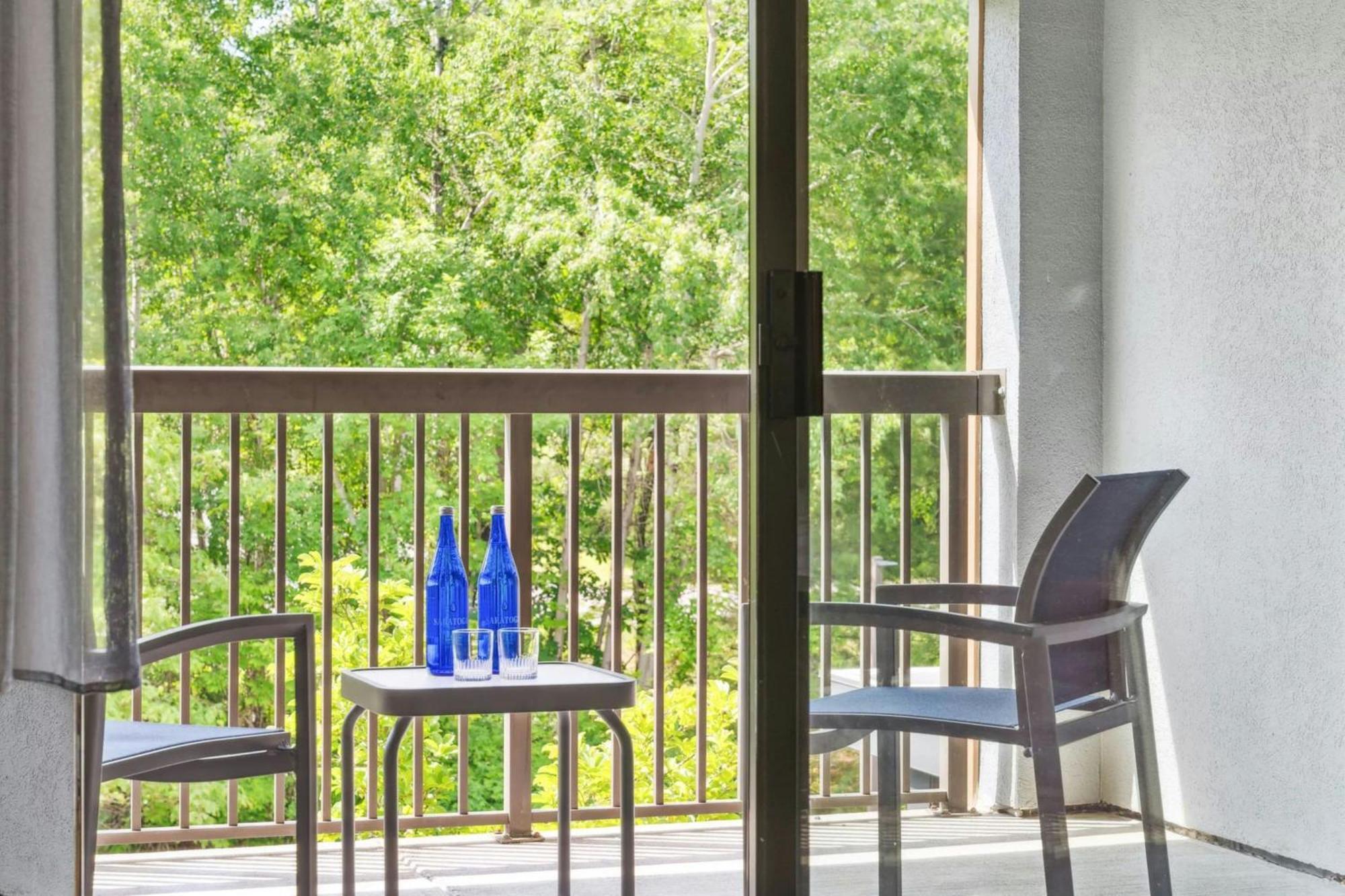 Courtyard Burlington Williston Hotel Екстериор снимка