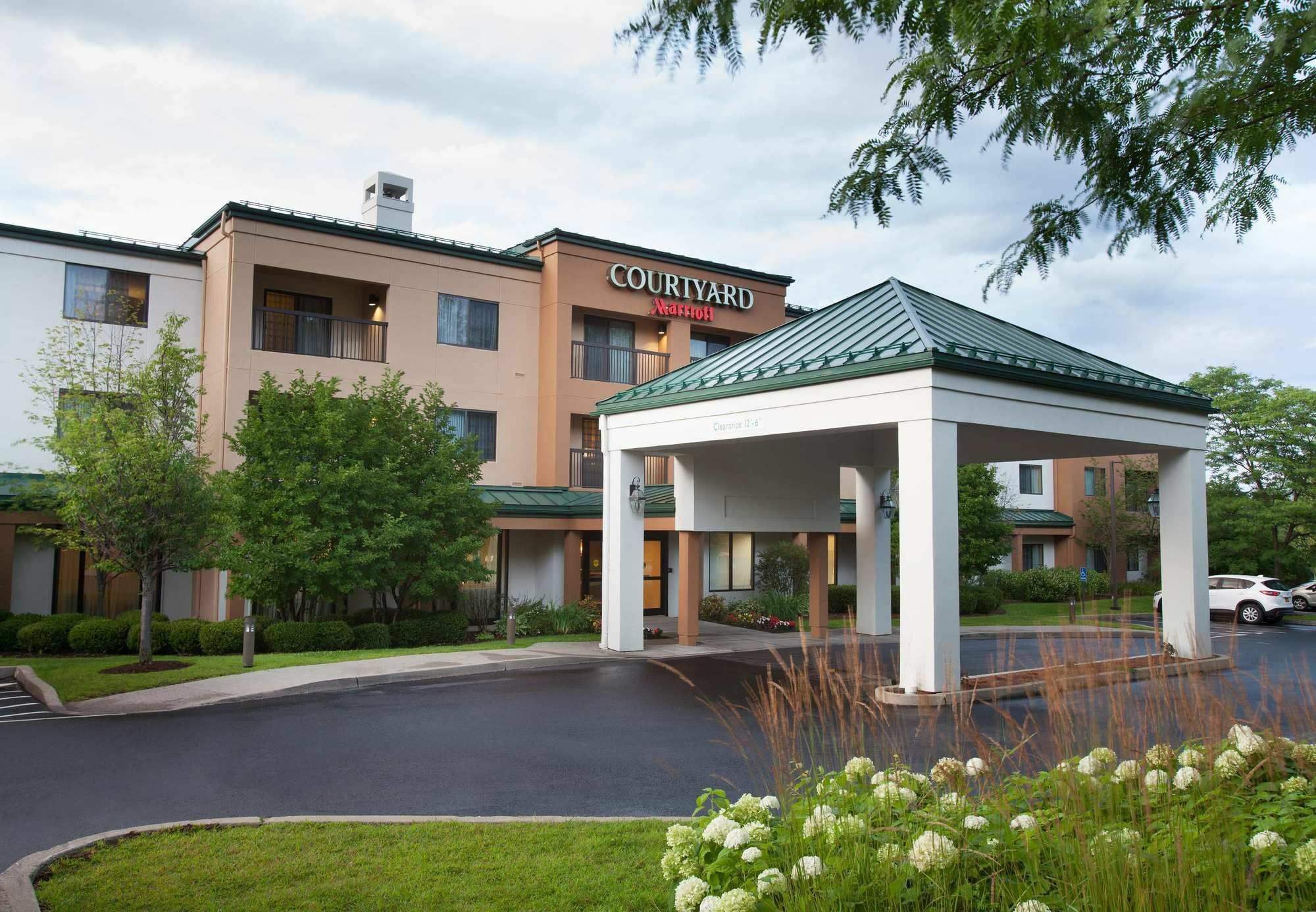 Courtyard Burlington Williston Hotel Екстериор снимка